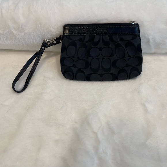 Coach Wristlet - Picture 4 of 8